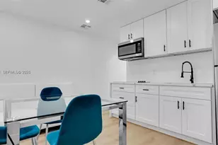 32 SW 9th St, Hallandale Beach, FL 33009 - Photo 1