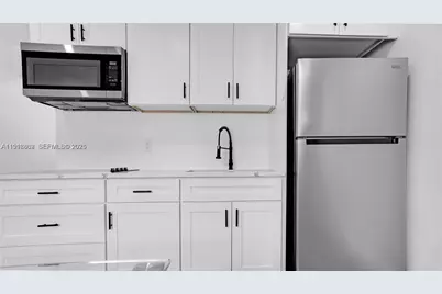 32 SW 9th St #3, Hallandale Beach, FL 33009 - Photo 3