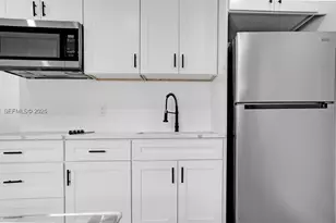 32 SW 9th St, Hallandale Beach, FL 33009 - Photo 3