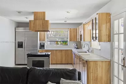 272 191st Ter, Sunny Isles Beach, FL 33160 - Photo 13