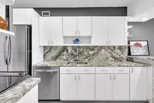 100 Lincoln Rd, Miami Beach, FL 33139 - Photo 11