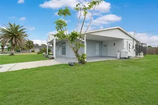 957 Great Falls Terrace NW, Port Charlotte, FL 33948 - Photo 5