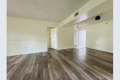 701 N Pine Island Rd #101, Plantation, FL 33324 - Photo 21