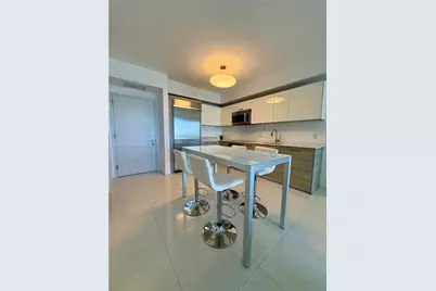 1300 Brickell Bay Dr #1607, Miami, FL 33131 - Photo 3