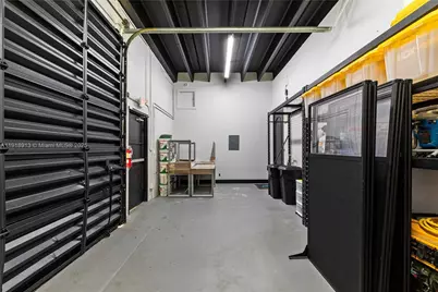 8111 NW 33rd St, Doral, FL 33122 - Photo 35