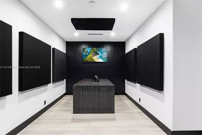 8111 NW 33rd St, Doral, FL 33122 - Photo 7