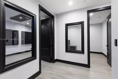 8111 NW 33rd St, Doral, FL 33122 - Photo 21