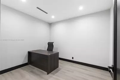 8111 NW 33rd St, Doral, FL 33122 - Photo 23