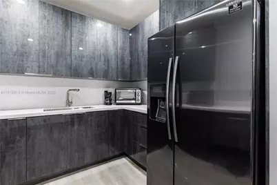 8111 NW 33rd St, Doral, FL 33122 - Photo 17