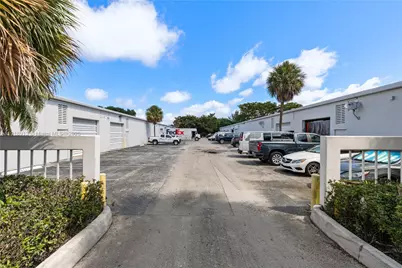 8111 NW 33rd St, Doral, FL 33122 - Photo 41