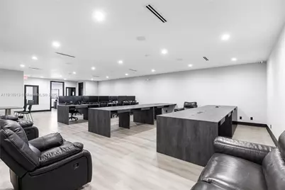 8111 NW 33rd St, Doral, FL 33122 - Photo 33