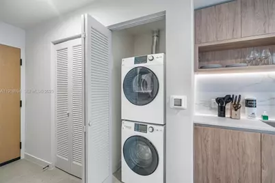 11 NE 6th Street #2206, Miami, FL 33132 - Photo 11