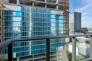 11 NE 6th St, Miami, FL 33132 - Photo 15