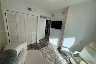 41 SE 5th St, Miami, FL 33131 - Photo 11