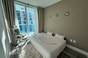 41 SE 5th St, Miami, FL 33131 - Photo 9