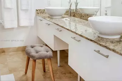 41 SE 5th St #708, Miami, FL 33131 - Photo 23