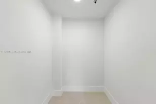 4854 NW 7th St, Miami, FL 33126 - Photo 19