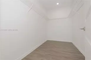 745 NE 36th St, Oakland Park, FL 33334 - Photo 27