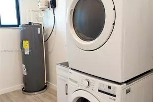 745 NE 36th St, Oakland Park, FL 33334 - Photo 17