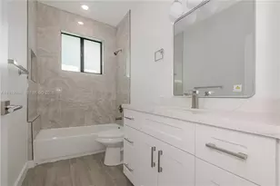 745 NE 36th St, Oakland Park, FL 33334 - Photo 15