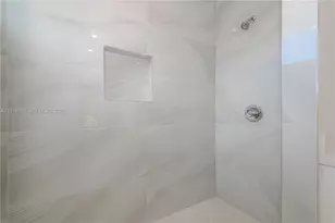 745 NE 36th St, Oakland Park, FL 33334 - Photo 35