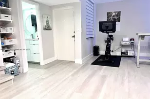 20200 W Country Club Dr, Aventura, FL 33180 - Photo 3