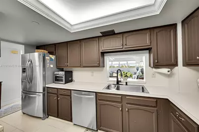 3200 N Port Royale Dr N #1009, Fort Lauderdale, FL 33308 - Photo 9