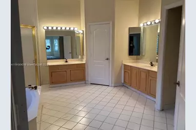 4871 NW 65th Ave, Lauderhill, FL 33319 - Photo 7