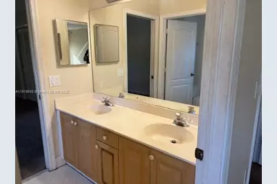 4871 NW 65th Ave, Lauderhill, FL 33319 - Photo 11