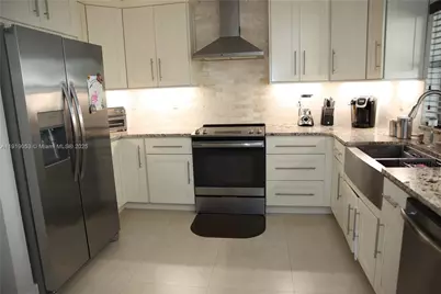 9828 NW 2nd St, Plantation, FL 33324 - Photo 11