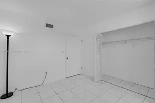 8045 NW 7th St, Miami, FL 33126 - Photo 13