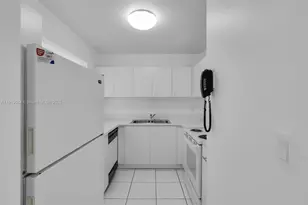 8045 NW 7th St, Miami, FL 33126 - Photo 9