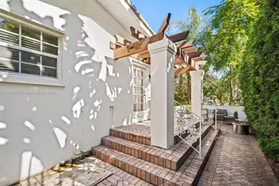 300 Manor Pl, Coral Gables, FL 33133 - Photo 9