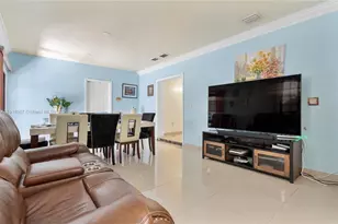 348 NE 118th St, Miami, FL 33161 - Photo 15