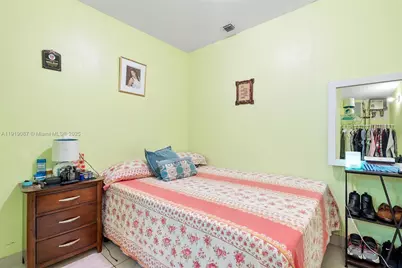 348 NE 118th St, Miami, FL 33161 - Photo 27