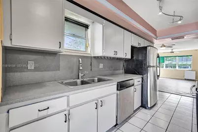 5551 SW 57th St, Davie, FL 33314 - Photo 13