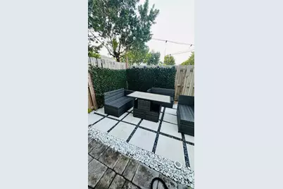 325 NE 1st Dr, Florida City, FL 33034 - Photo 9