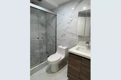 8290 Lake Dr #427, Doral, FL 33166 - Photo 9