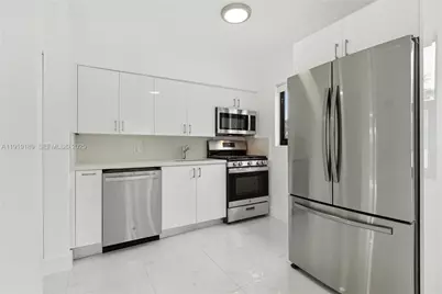 8010 Crespi Blvd #4, Miami Beach, FL 33141 - Photo 3