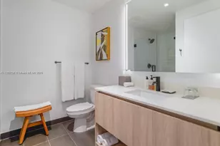 398 NE 5th St, Miami, FL 33132 - Photo 5