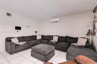 17860 NE 9th Pl, North Miami Beach, FL 33162 - Photo 11
