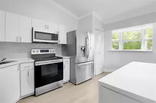 2125 NW 77th Way, Pembroke Pines, FL 33024 - Photo 9