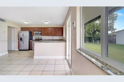 592 NE 150th St #3, Miami, FL 33161 - Photo 1