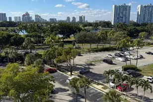 3701 N Country Club Dr, Aventura, FL 33180 - Photo 3
