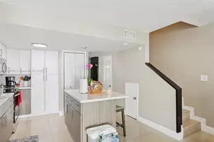 8389 NW 8th St, Miami, FL 33126 - Photo 11