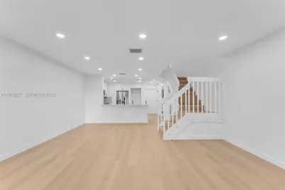 10512 NW 3rd St, Pembroke Pines, FL 33026 - Photo 9