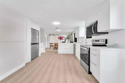 7996 Crespi Blvd #4, Miami Beach, FL 33141 - Photo 9