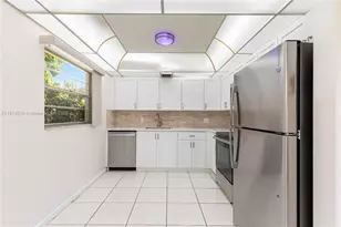 13250 SW 4th Ct, Pembroke Pines, FL 33027 - Photo 3