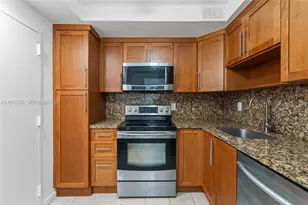 4101 Pine Tree Dr, Miami Beach, FL 33140 - Photo 9