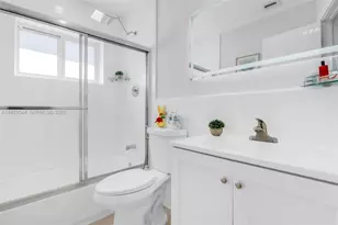 330 N 70th Ave, Hollywood, FL 33024 - Photo 17